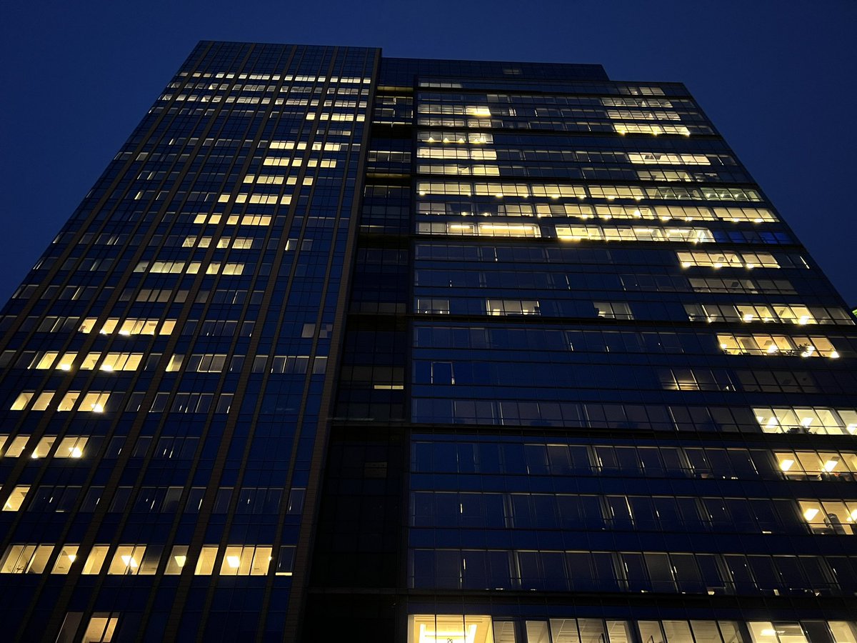 KeatorRob's tweet photo. @SoundersFC The Seattle Sounders win Concacaf Champions League, defeating Pumas UNAM 3-0. Once again the Seattle CommonWealth Partners team at Russell Investments Center Lit up the building in support of the Seattle Sounders. #SCCL22 https://t.co/a6dSfq8H0h