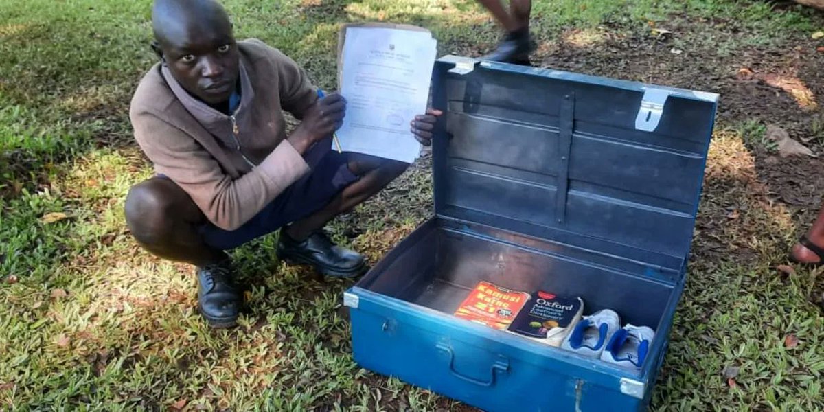 MrEndddd's tweet image. Migori orphan who reported with an empty box😭... Please retweet labda msee anaweza msaidia kao kwa timeline yako🤲🙏
#KCSE2021