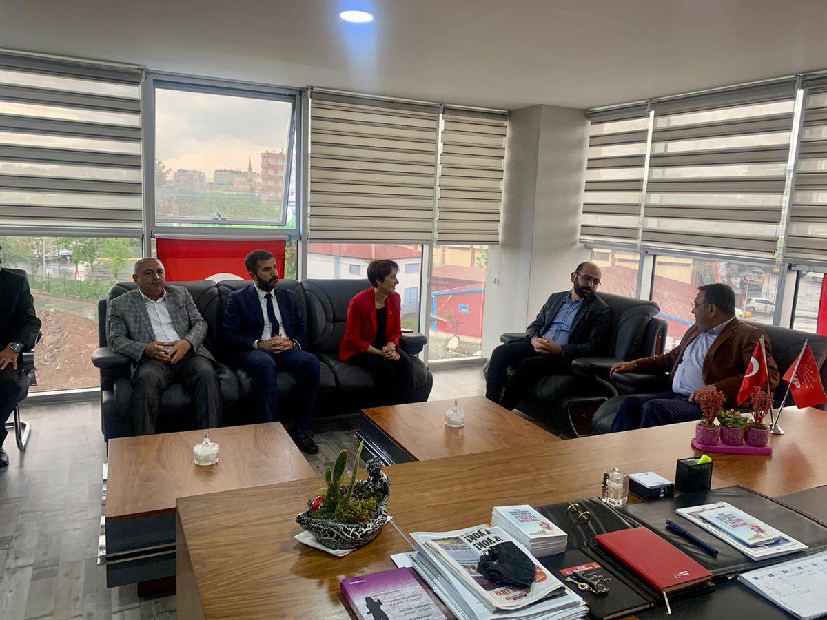 diyarbakirdeva's tweet photo. Cumhuriyet Halk Partisi İl Başkanı Gönül Özel ve yönetimi ile CHP İstanbul milletvekili Av. @MSTanrikulu’na bayram vesilesiyle ziyarette bulunduk. 

Misafirperverliklerinden ve hoş sohbetlerinden ötürü kendilerine teşekkür ederiz.
 @ChpDiyarbakir21 https://t.co/cOJMzgBjP6