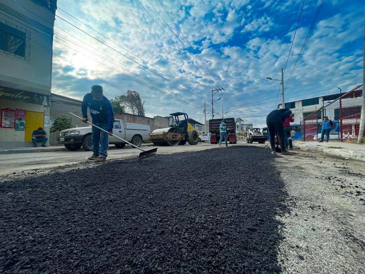 agustinintriago's tweet image. Tal como lo acordamos este fin de semana con los ciudadanos de Tarqui y La Pradera,se implementaron cambios en los controles de los trabajos de alcantarillado de aguas lluvias e hidrosanitarios,ahora avanzan más rápido, sin descuidar el aspecto técnico de estas importantes obras.