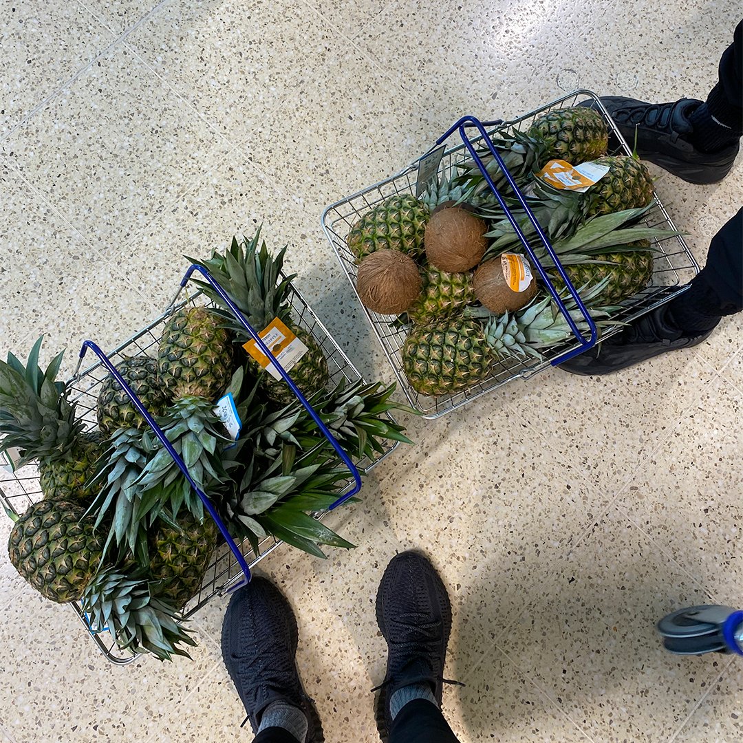 ScottBrowneUK's tweet photo. @AuVodka Tiki Bar Build🏝🛠

To celebrate the launch of our new flavour Pineapple Crush, we held a Tiki Party Event at our Swansea HQ.

Take a look at the photos below to see the process of setting up the event, from the initial idea sketch, to buying 40+ Pineapples from Tesco😂 https://t.co/BI48oMXJ1c