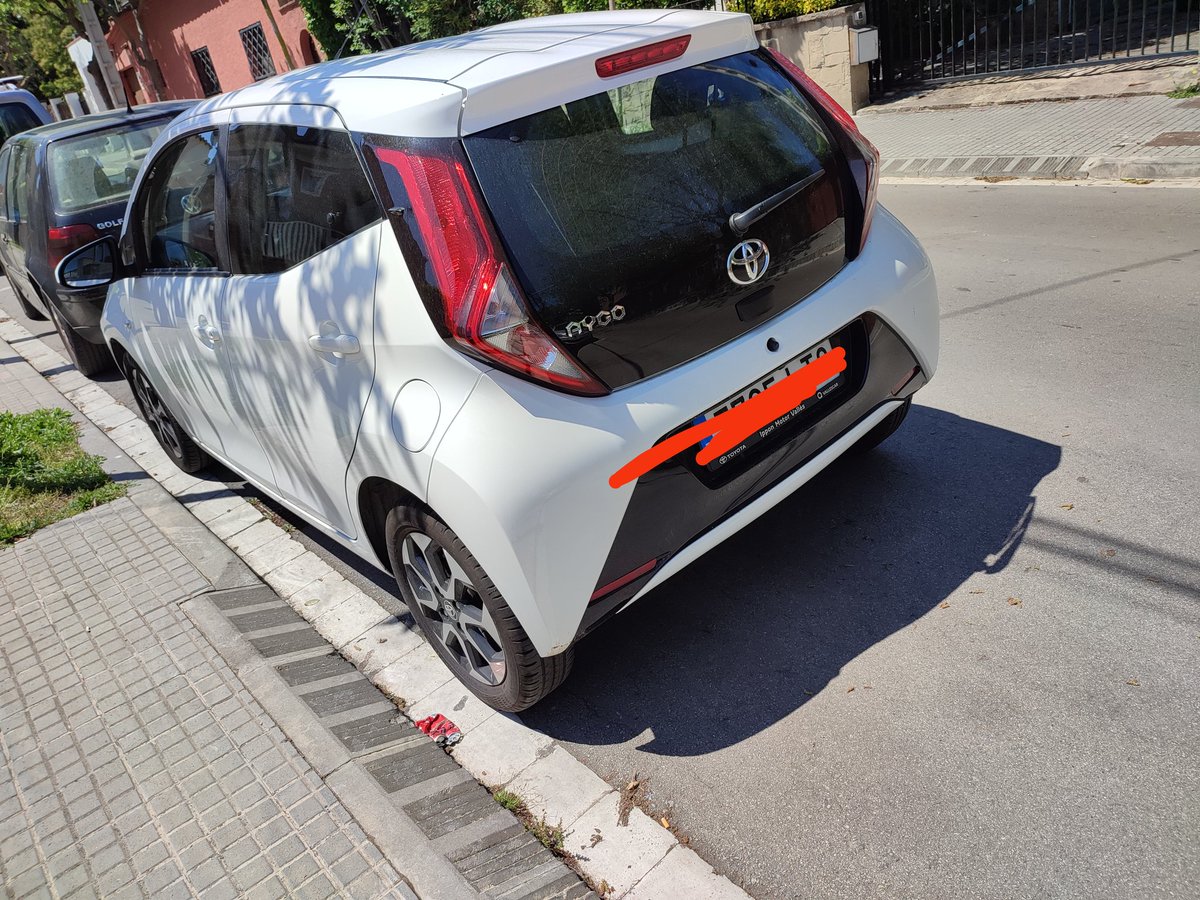 AnnaAymat's tweet photo. Torno a demanar. NO APARQUEU EN EL GUAL. #empassolalleipelforro https://t.co/CO2OaoUtcY