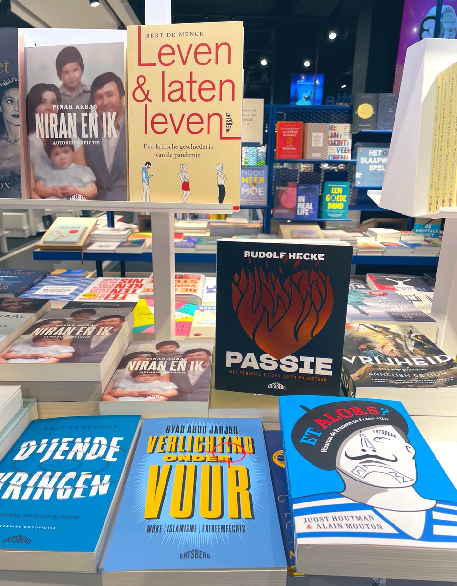 ErtsbergB's tweet photo. Een deel van het ruime Ertsberg-aanbod in de @Fnac_Belgium 😍 Voor welke titel zou jij gaan? https://t.co/PJuAUq4XvE