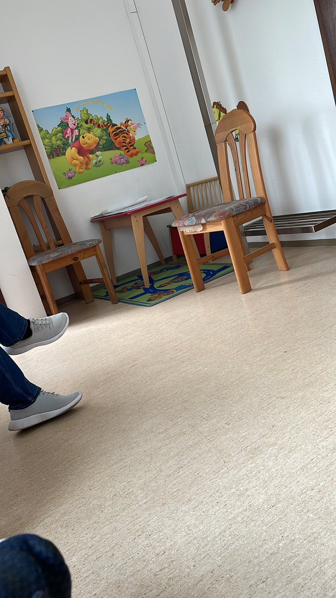 Berko beim Hausarzt ist aber niemanden zum spielen da um die Zeit rum zubekommen. #lw #puppyplay #gay #LBGTQ