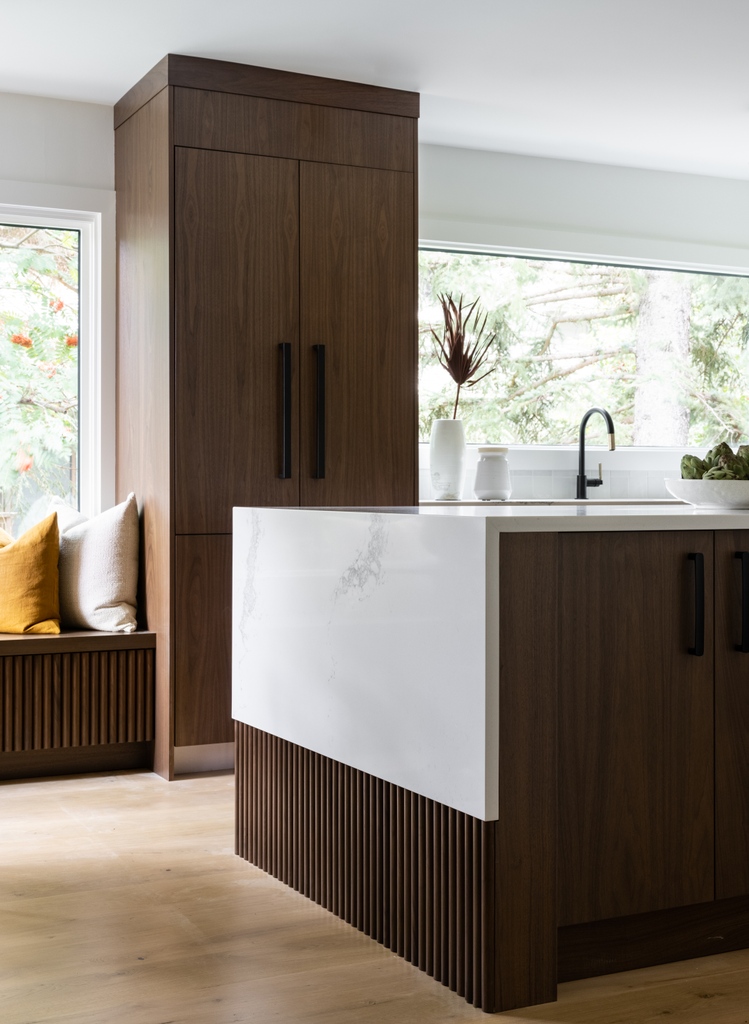 Designs_AV's tweet photo. Waterfall. We did a new take on a waterfall island at #AVDBayview. We love that it doesn't carry all the way down and the reeding detail is perfection.
Interior Design: @designs_av
Photography: @klassen_photography
Build: @RawlykDevelopments
#island #avdesigns https://t.co/sjmuX3jRfP