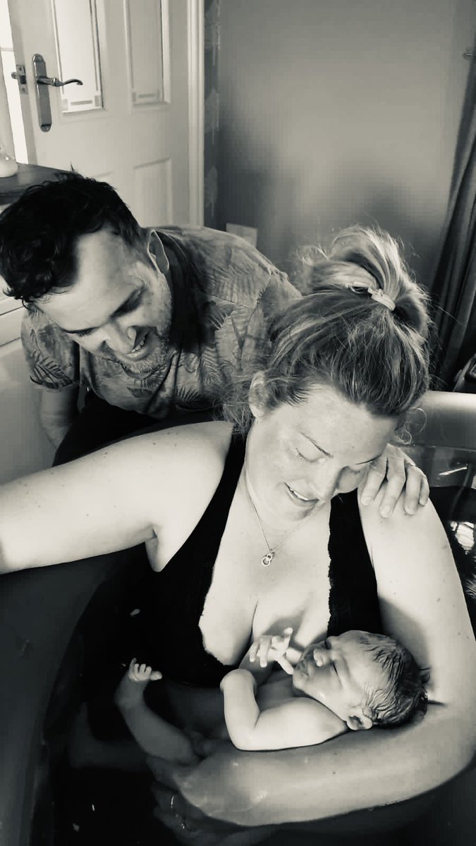 Aimi20201's tweet photo. Happy International Day of the Midwife 2022. Proud to work in such a privileged profession, invited to observe births and witness families grow, supporting students on their journeys and being supported by the most wonderful friends and colleagues last year at home. #IDM2022 🥰 https://t.co/GyFArdjVw6
