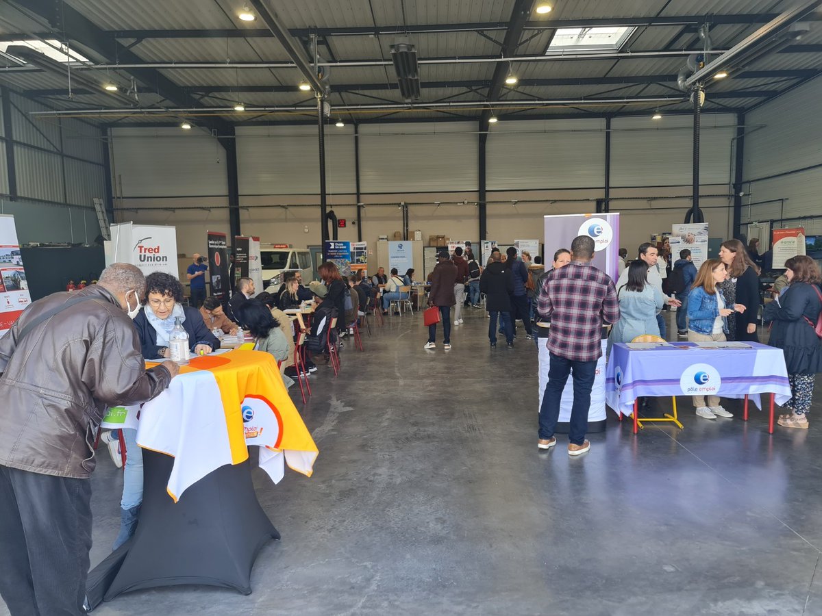 Belle affluence cet après-midi sur le forum transport et logistique : de nombreuses opportunités à saisir pour nos demandeurs d'emploi @poleemploi_RCVL <a href="/patrick_boissy/">Patrick BOISSY</a> <a href="/driss_1402/">Driss BOUGATTAYA</a> <a href="/Flora_Deville/">Flora DEVILLE</a>