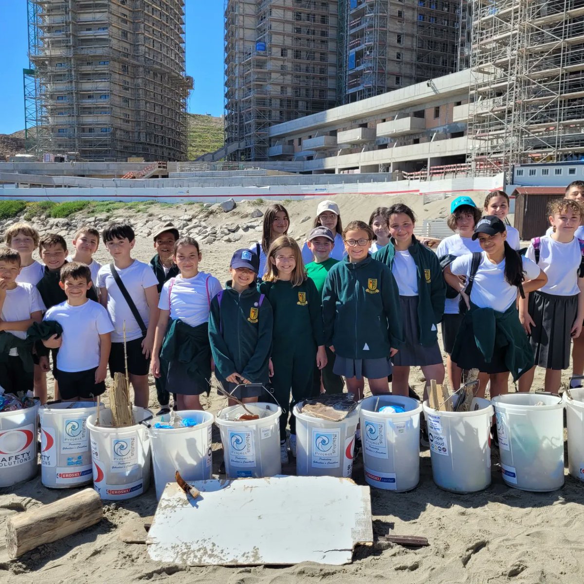83rd #GreatGibraltarBeachClean BFUPS pupils remove 65kg of #plasticpollution Chances are this rubbish would have ended up in the ocean #MedOceanHeroes Seth & Malcolm received the #CustodiansOfTheBay accolade on behalf of the school We are strongest when we work together!