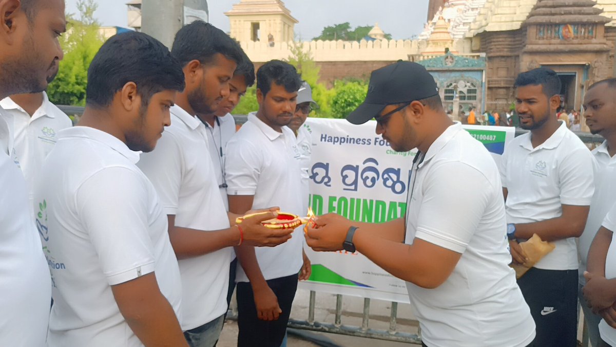 jointeamhf's tweet photo. Celebrating the #2nd_Foundation_Day of Happiness Foundation @jointeamhf on 26.04.2022. 
It started off with offering prayers to #LordJagannath. We prayed Lord Jagannath to bless us for strengthening our abilities to do more charity in future. https://t.co/1tJWtMaCQJ