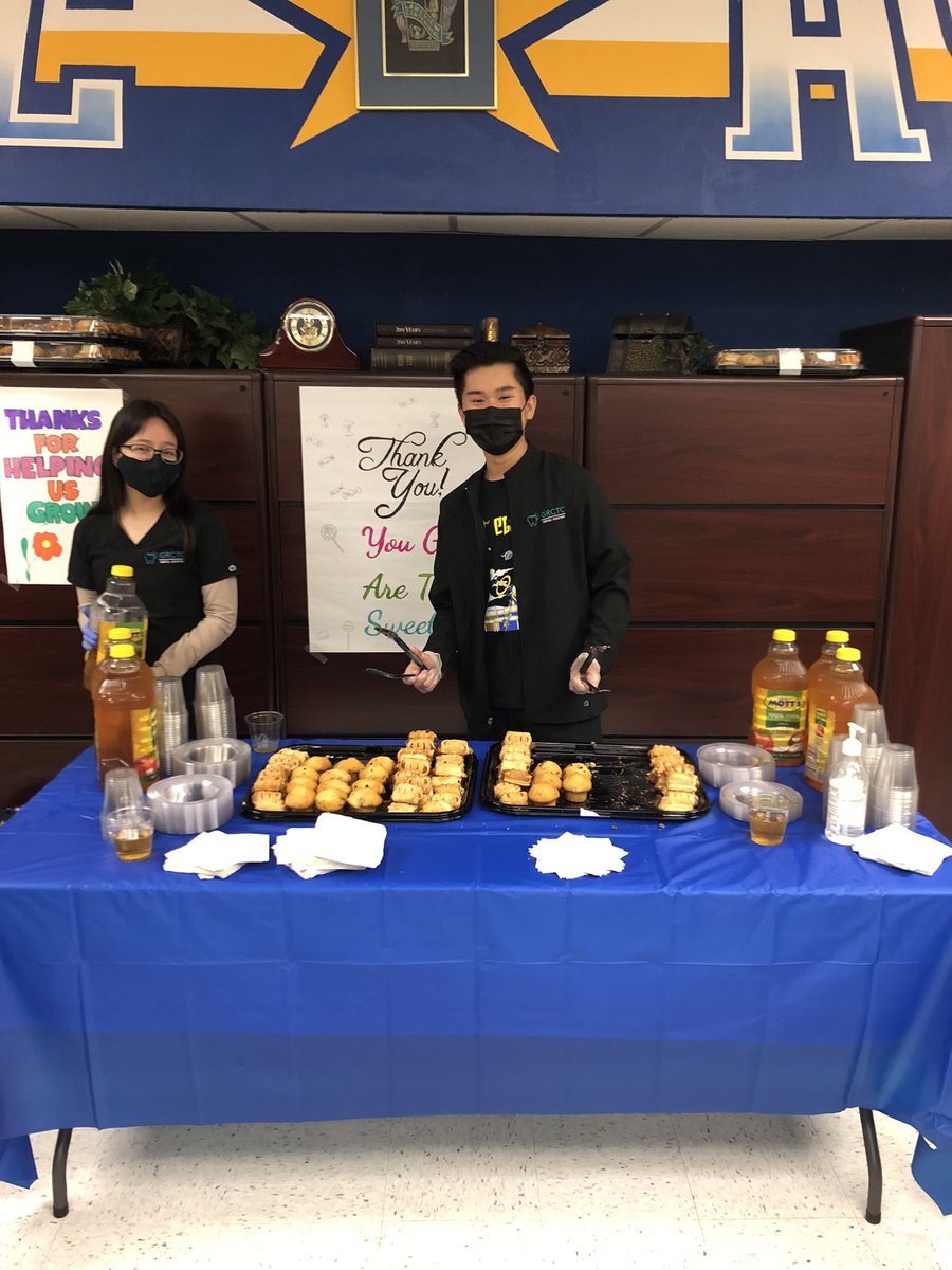 nhs_lchs's tweet photo. PASTRY POST!!! Teachers come grab a pastry in the main office!! Better yet, come grab MULTIPLE!!!!😋🥐@LCHS_Patriots https://t.co/RGTyT7yMls