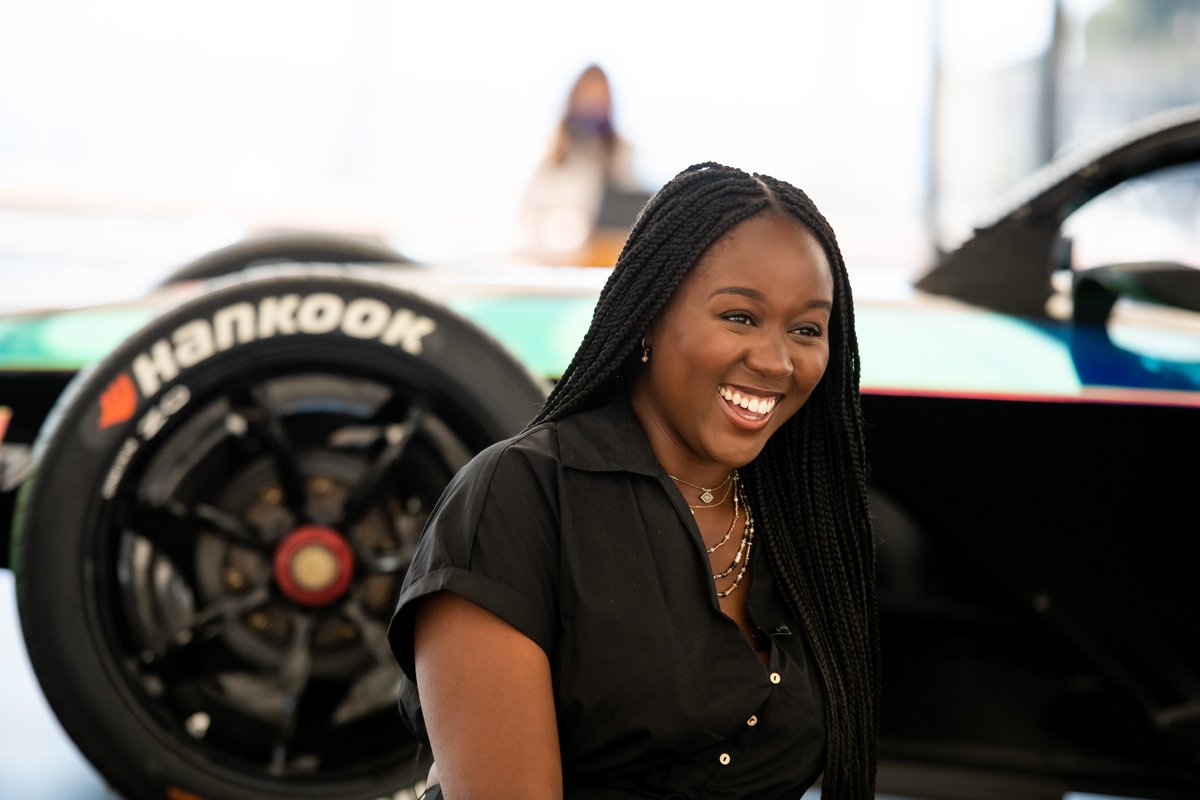 MahindraRacing's tweet photo. The next generation of @FIAFormulaE car is here, and what better way to get to know it than with a #StraightTorque special? π
Join @derinadetosoye, @AlexanderSims and Technical Director Lewis to discuss all things #Gen3
πΊ - https://t.co/p2UaZQgXEB
π§ - https://t.co/XlXc2OrEjo https://t.co/G6q5fxqnR8