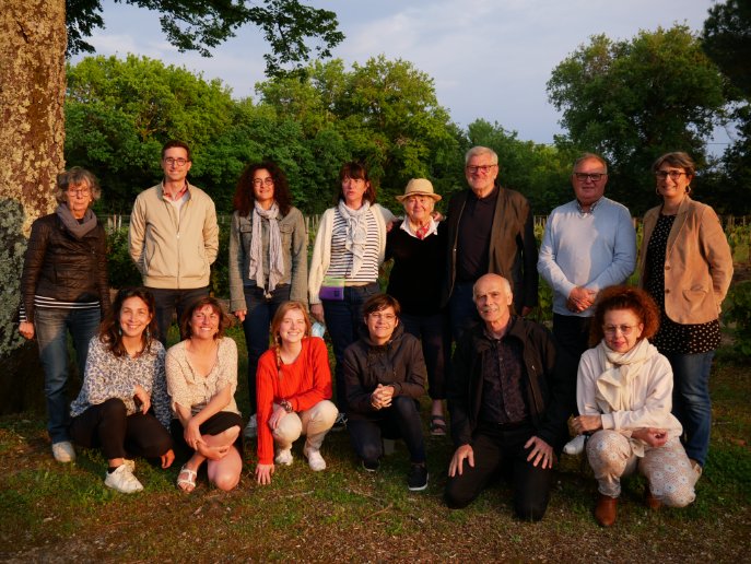🎈 Riche moment de partage en collectif mardi soir pour l’assemblée générale d’Habitats des possibles !

L’occasion de se retrouver ou se découvrir… et travailler beaucoup aussi car l’actualité est chargée. 

🙌 Merci encore à tou.te.s nos bénévoles !

habitatsdespossibles.org/belle-assemble…