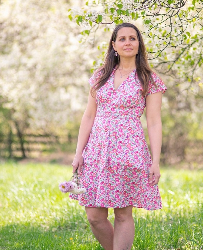 MinervaFabrics's tweet photo. To celebrate the return of the Sewing Bee, we've made this gorgeous @closetcorepatterns Elodie Wrap Dress kit in @libertylondon Linen our #MinervaKitOfTheWeek⁠
⁠
Pick up everything you need to sew your own at https://t.co/xoeDyKO9j6
⁠
#DressmakingKit #WrapDress #SewingBee https://t.co/mvVbRDgxPC