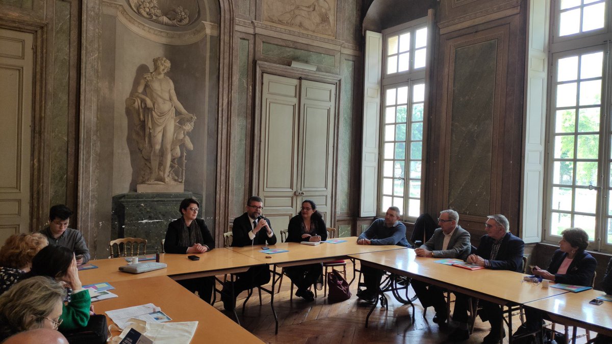 luccarvounas's tweet photo. En déplacement ce matin à #Bordeaux en tant que Président @unccas dans le cadre de mon Tour de France des Unions départementales. Accueil ce matin par @Ecolaw2, Vice-présidente de l’#UNCCAS et Adjointe au Maire de Bordeaux, pour une rencontre riche avec les élus de l'UD 33. https://t.co/EtwbxXzXKE