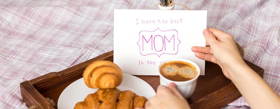 Menú "amoroso" para el Día de la Madre.

Os ayudamos a elaborar un menú "facilón" y lleno de amor para el #DiaDeLaMadre 👇
guiadelnino.com/juegos-y-fiest…

#mama #mamá #regalo #díadelamadre #menu #cocinar