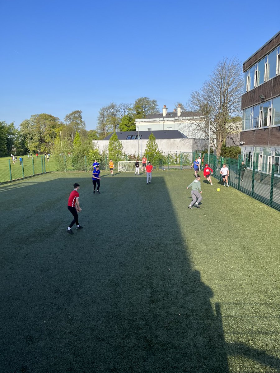 ArdscoilRisLimk's tweet photo. Some relaxing work being done in the Art Room with our 2nd Years and some futsal with our 5th Years, as part of our Le Cheile Day #mindingyourself #mindingeachother https://t.co/6DB1r0nGEx