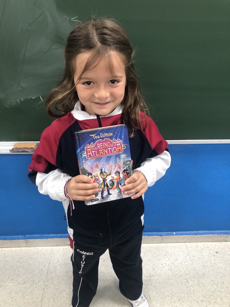 ColegiosElValle's tweet photo. En nuestra #SemanadelaLectura, mostramos los #libros 📚 que más nos gustan.
Una experiencia muy gratificante 🤓
#ColegiosElValle #EducaciónPrimaria #1EP #Nosgustaleer #ProyectoAlejandría #ProyectoLector #ProyectoEducativo #MujeresLectoras #MujeresEscritoras #SCH #ElValle https://t.co/ewL7qPQMS8