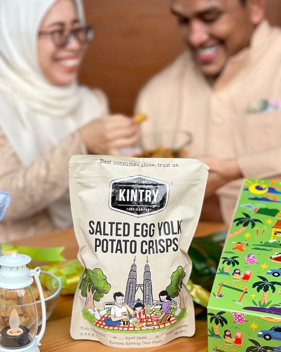 Penuhkan balang kuih Raya anda bersama Salted Egg Yolk Crisps dari Kintry. 
Tidak lengkap Raya anda tanpa snack seriously sedap ini 🤍