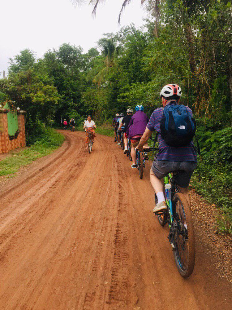 Joining Soksabike tour to get an authentic experience on local daily life, go from one village to another to see differences of house style and beautiful scenery along gravel road. #soksabike #biketour #responsibletour #gravelroad #countryside #socialenterprise #battambang