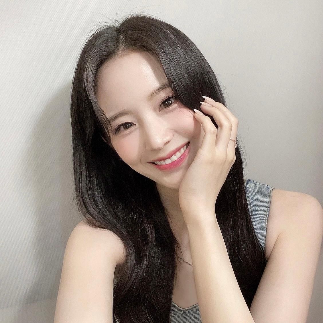 allthingsfromis's tweet photo. [🍊] 220428 Gyuri Weverse Update https://t.co/7uesskVPDo