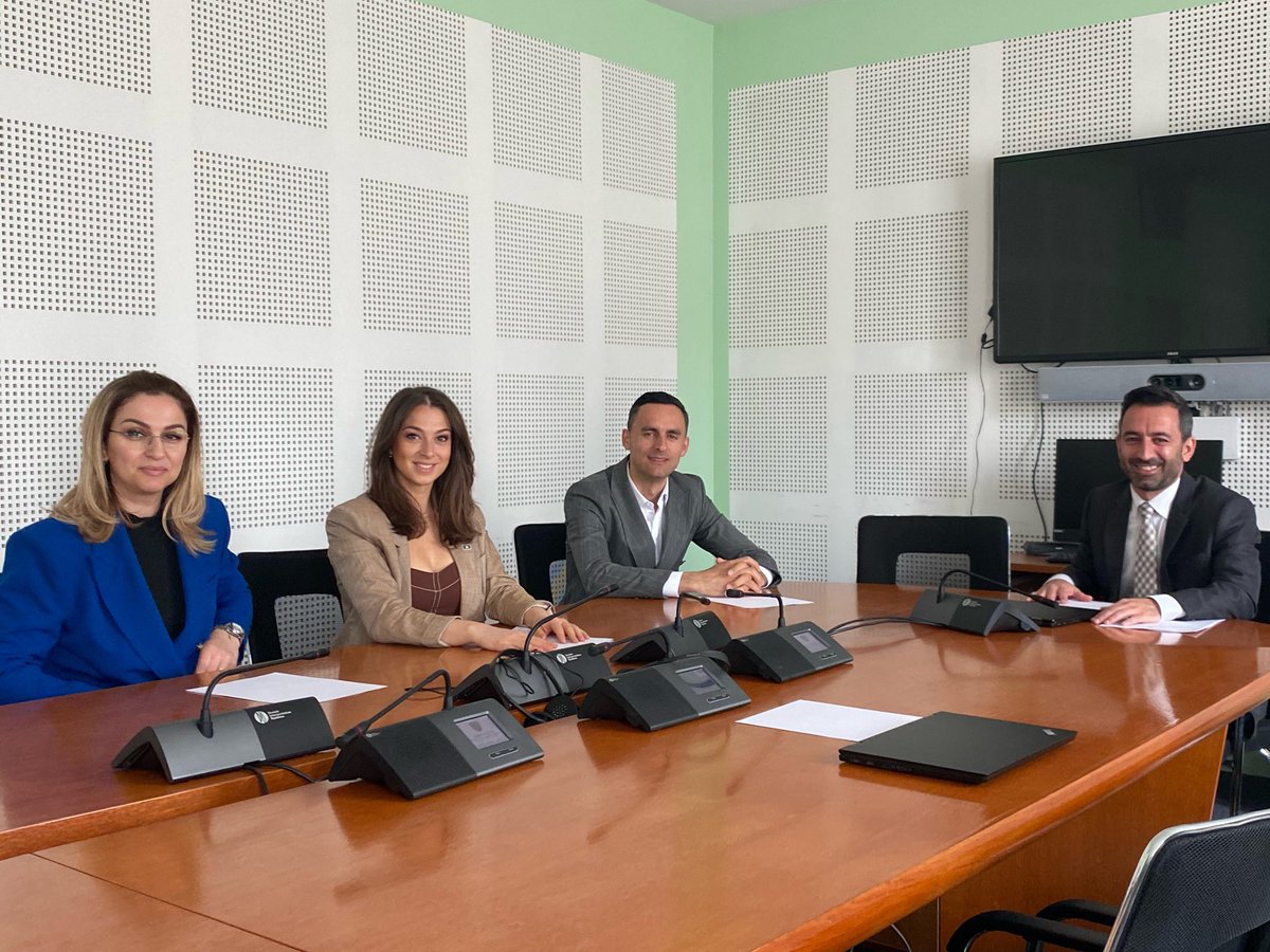 Sot u konstitua grupi parlamentar i miqësisë me 🇺🇸. Kjo miqësi historike është domosdoshmëri e zhvillimit të orientimeve tona shtetërore.

Today we established the parliamentary friendship group with #USA. This historical friendship is vital to our state orientation.