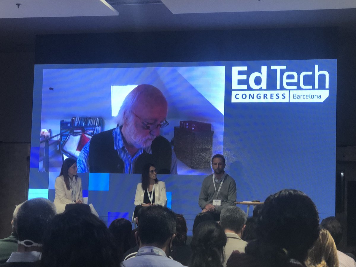 carlesgaldon's tweet photo. La @MariaEspinet, la Rocío García- Carrion, en Geoff Petty i en Dani González de la Fundació Flos i Calcat ens parlen sibre què funciona a l’educació #edtechcongressbcn #iccic #escolathaubcn #flosicalcat https://t.co/24nX3yEXRq