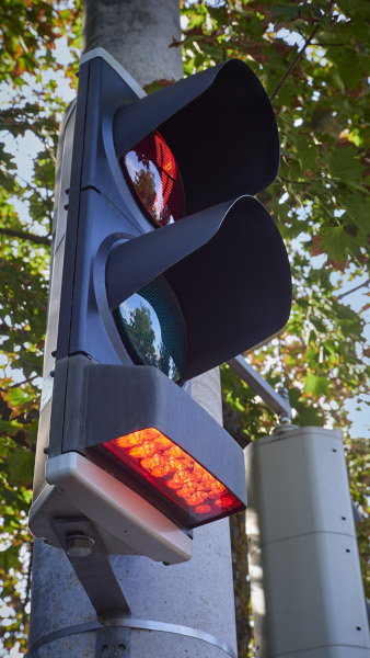 SWARCO_AG's tweet photo. Pedestrians who are engrossed in their smartphones are particularly at risk in road traffic. SWARCO has equipped its COMBIA traffic light family with SafeLight. With this feature the red traffic light is additionally reflected on the smartphone display.
https://t.co/QoMFU05hMz https://t.co/bbp9Z70KMn