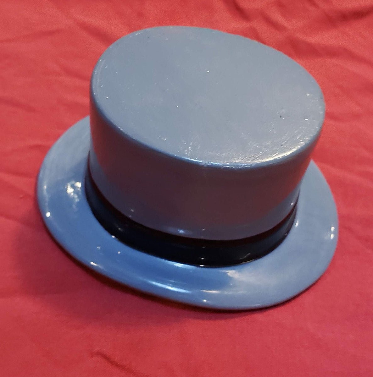 atticesoterica's tweet photo. Vintage Ceramic Dobbs Hat Figurine Salesman Sample Ceramic Top Hat Advertising Dobbs Fifth Avenue Gray Ceramic Hat With Black Band https://t.co/AuSGLFEu0I #AtticEsoterica #Vintage #Collectibles #Etsy #BestOffer #Curios #Antiques #SalesmanSample https://t.co/DWsQz2jd3N