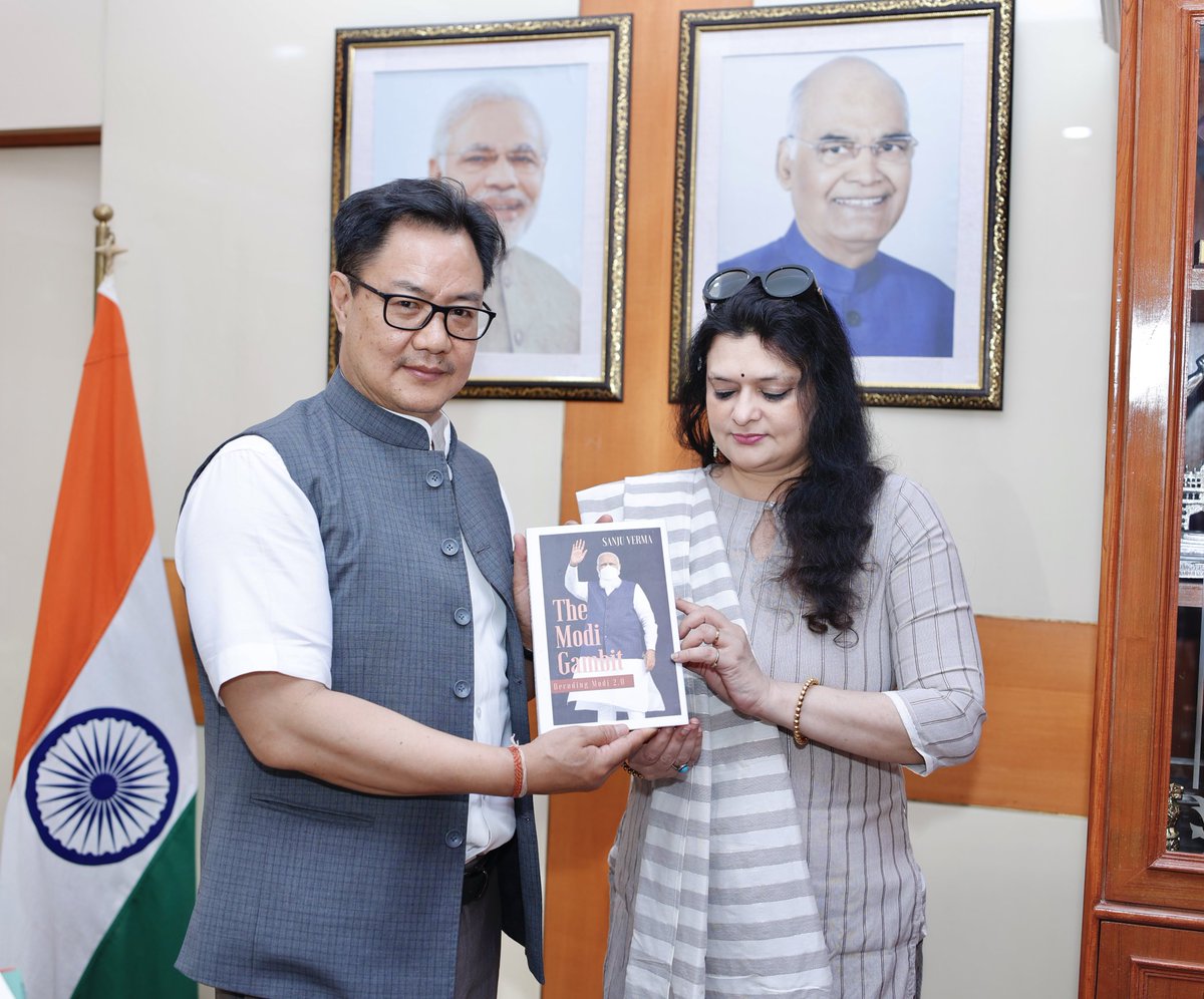 Sanju_Verma_'s tweet image. Had the opportunity to present my book to Union Minister for Law &amp;amp; Justice,the affable,gracious and extremely insightful,@KirenRijiju ji

He shared snippets of his political journey among other things and the need to constantly re-invent oneself,to be impactful

#TheModiGambit