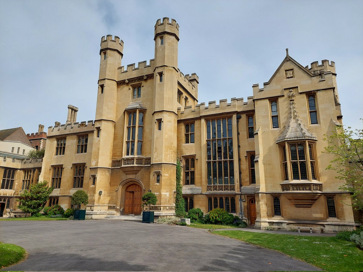 The sun is out <a href="/lambethpalace/">Lambeth Palace</a> and the palace is looking splendid.