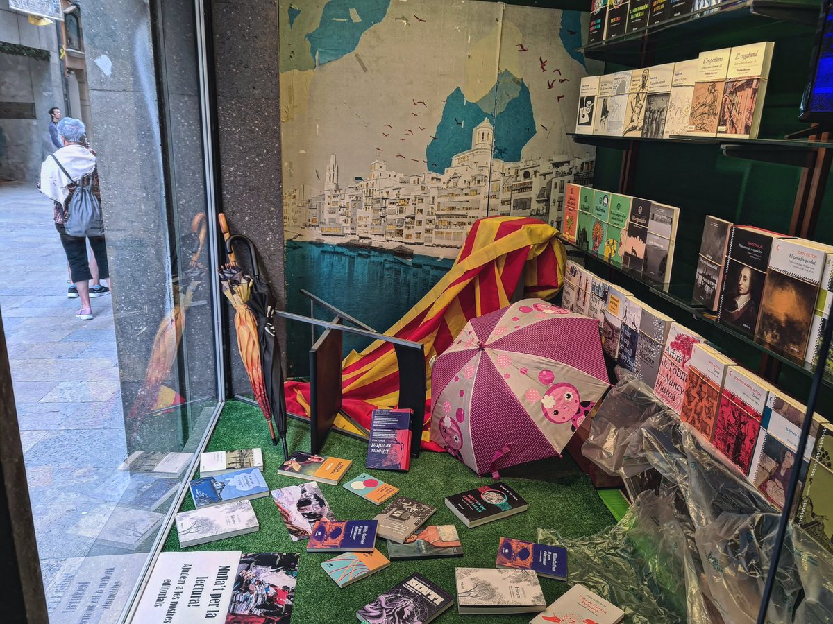 #ensensortirem <a href="/CalCarre/">Cal Carré</a> <a href="/Raig_Verd/">Raig Verd Editorial</a> <a href="/ADESIARAEDITORI/">ADESIARA EDITORIAL</a> <a href="/laltraedi/">L'Altra Editorial</a> <a href="/Malesh/">Joyce Karitu</a> @mariabohigassal <a href="/LaElaGeminada/">Edicions de la Ela Geminada</a>