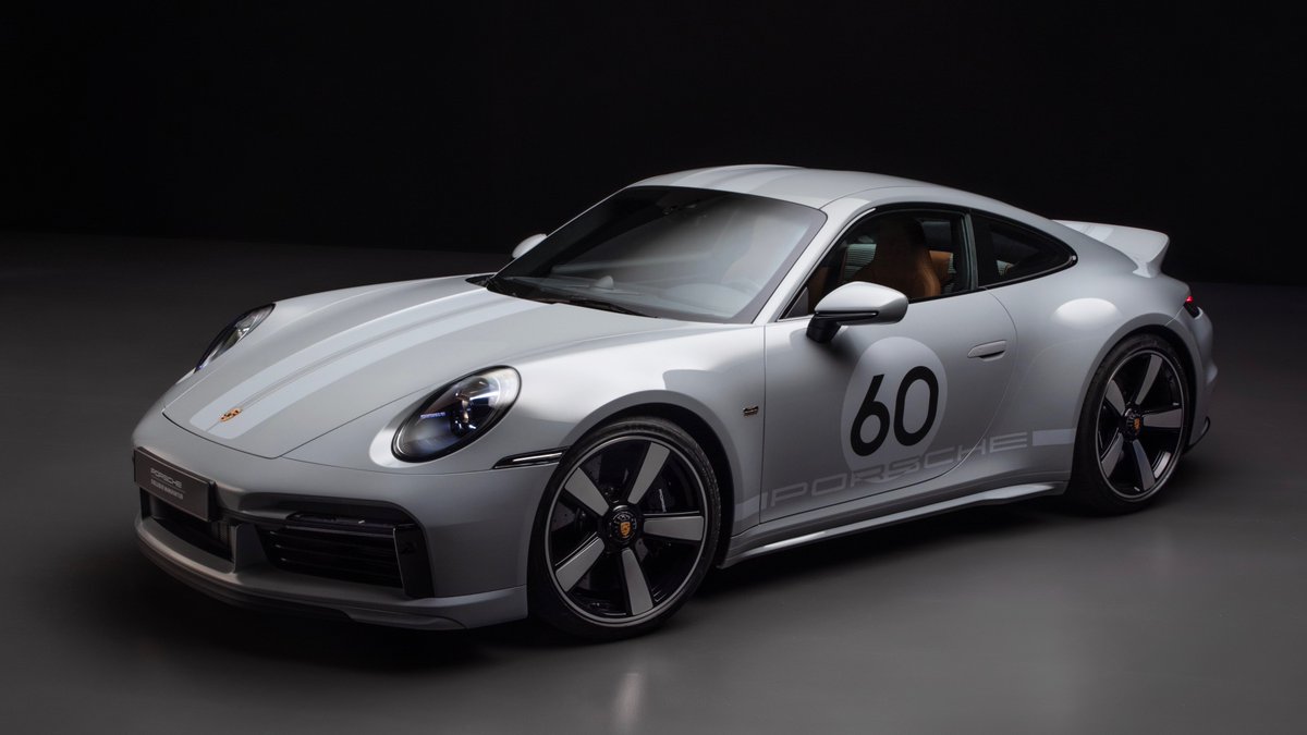 PorscheNewsroom's tweet photo. The new 911 Sport Classic is the second of four collector's items that #Porsche has presented from its Heritage Design strategy. The limited-edition model at a glance: https://t.co/7pPYt0suxN https://t.co/jkQqLitvna