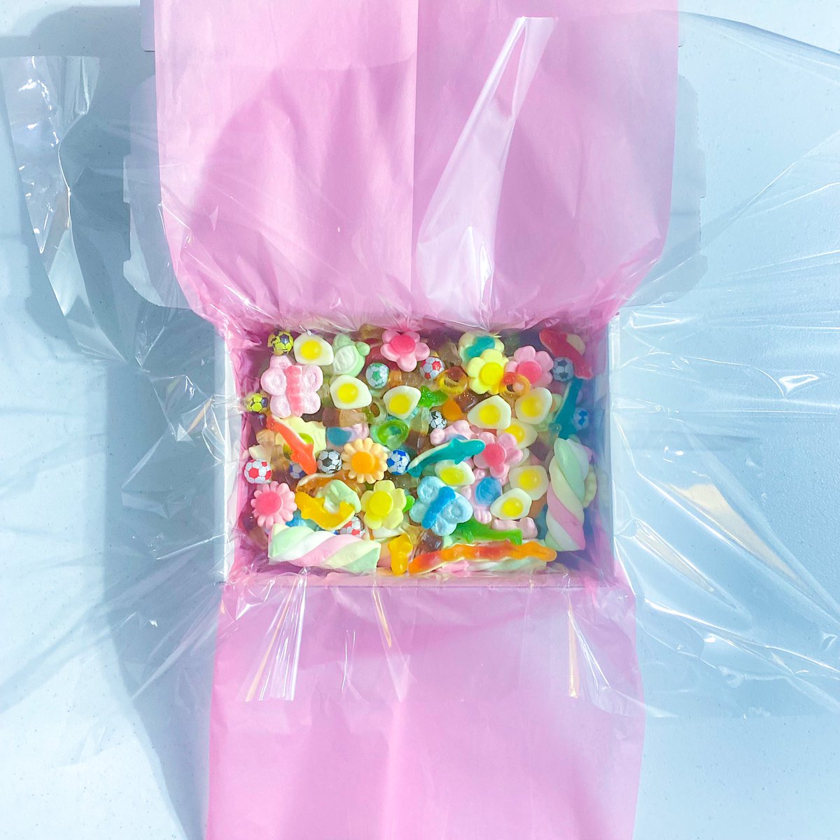 pastels_sweets's tweet photo. This 850g 'Kids Mix' is
perfect for kids and adults alike! Filled with all the
family favourites! 🍭 #sweets #pickandmix #haribo
#letterboxsweets #dorsetlife #giftideas https://t.co/JDapvwTfuR