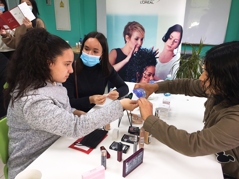 🔴Inauguramos la Jornada #PuertasAbiertas de <a href="/ftomillo/">Fundación Tomillo</a>. Ven a descubrir los programas de #innovación #socioeducativa que desarrollados. Durante todo el día realizaremos talleres dinámicos y participativos conducidos por los propios jóvenes. La #oportunidad de ser tu mejor versión