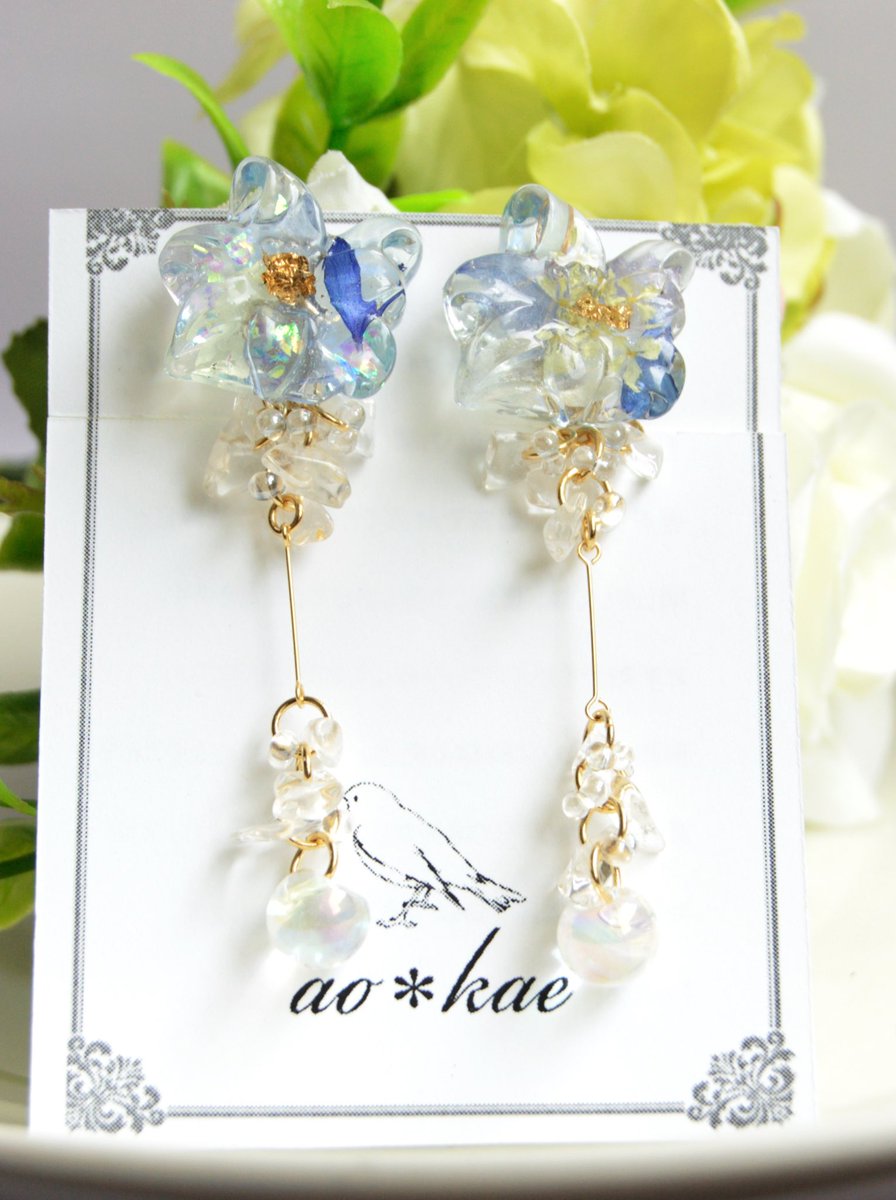 cakr1258's tweet photo. petalイヤリング&amp;ヘアアクセ🌼
ドライフラワーを封入しています。

petal＝花びら
(まんまやないかーい)
#aokaeレジン https://t.co/er4rMsWyEi