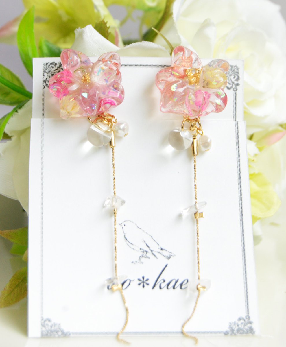 cakr1258's tweet photo. petalイヤリング&amp;ヘアアクセ🌼
ドライフラワーを封入しています。

petal＝花びら
(まんまやないかーい)
#aokaeレジン https://t.co/er4rMsWyEi