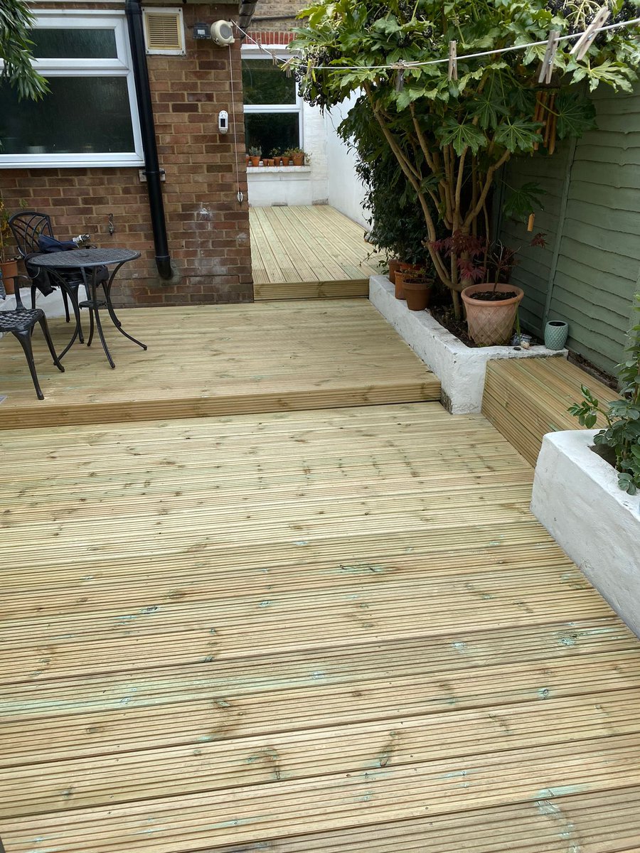 CJLandscapes's tweet image. Some more photos from the recent softwood decking project in Walthamstow, East London #deckinginstaller #deckingcontractor #deckingservices #softwooddecking #decking #e17 #walthamforest #eastlondon #walthamstow #deckingseat #landscaper #landscapecompany