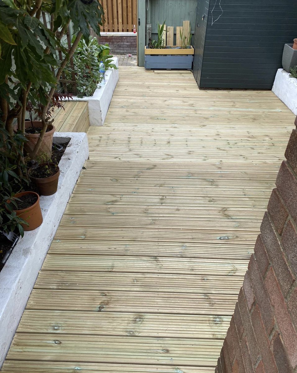 CJLandscapes's tweet image. Some more photos from the recent softwood decking project in Walthamstow, East London #deckinginstaller #deckingcontractor #deckingservices #softwooddecking #decking #e17 #walthamforest #eastlondon #walthamstow #deckingseat #landscaper #landscapecompany