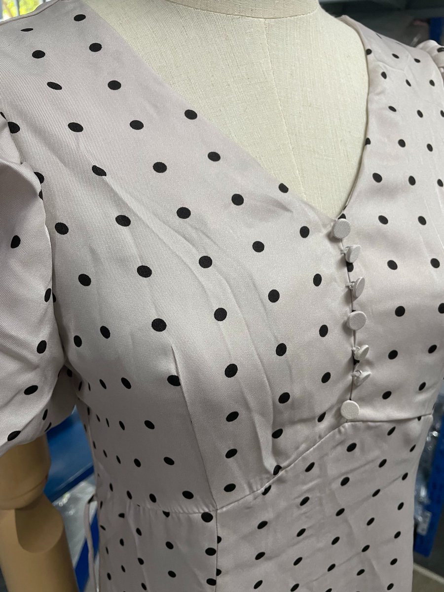 fubail_service's tweet photo. 商品コードf3299のベージュ色の実物写真です。
ベージュの方は品切れになっておりますが、
今販売してあるのはブラックとアイボリー色だけです。
ご参考になれば幸いです。

#fubail #春物 #夏物 #ワンピース
#sale#同型 #セール#春物 #通販#プチプラコーデ#おしゃれさんと繋がりたい https://t.co/BqDRsuhlj6