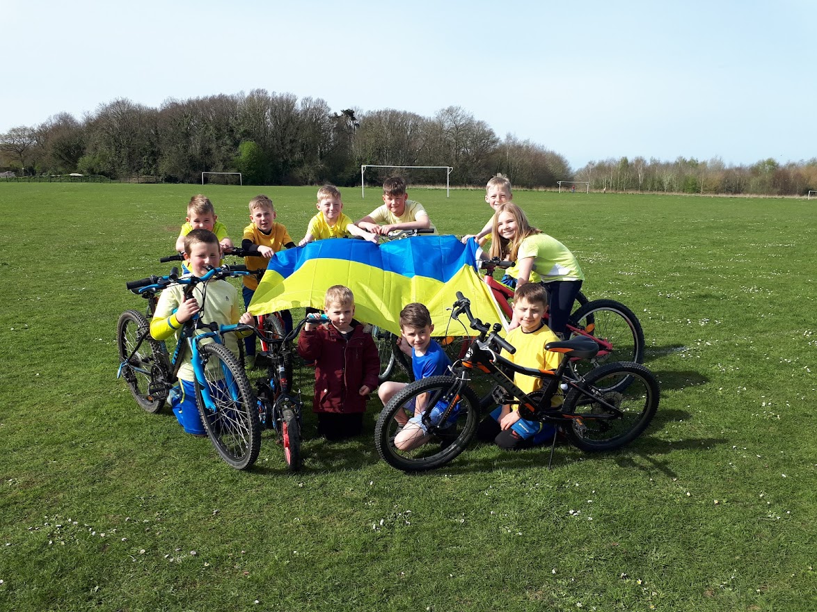 CheekyGuerrilla's tweet photo. This group of young cheeky guerrillas are cycling to raise money for Children in Ukraine.
https://t.co/RbFbjP7Gkn
#Ukraine #UkraineCrisis #UNICEF #Community #CommunityGuerrilla #BeMoreGuerrilla cc @UNICEF_uk https://t.co/8EMqvAFKx3