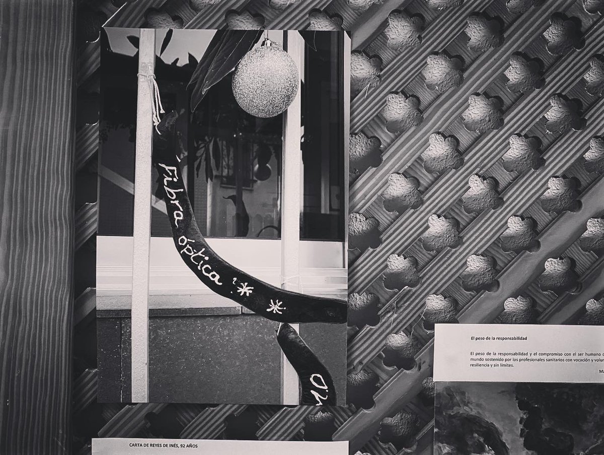 Las obras del concurso de fotografías y relatos del Congreso de Comunicación y Salud #reencuentro22 cuelgan en los pasillos y observan a los cerca de 400 asistentes al congreso <a href="/semfyc/">semFYC</a> ➕especial.

📸🏞📓
#màsalládelopresencial