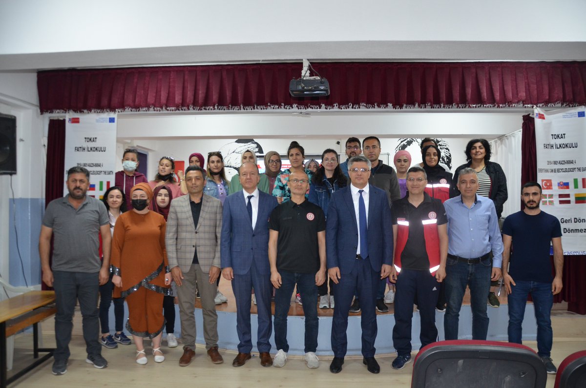 İl Millî Eğitim Müdürümüz Sayın Murat Ağar, İlk Yardım Eğitim Merkezinde Temel Eğitimde 10.000 Okul Projesi kapsamında gerçekleştirilen eğitimleri ziyaret etti. 

Müdürümüz, eğitimler kapsamında düzenlenen faaliyetler hakkında yetkililerden bilgi aldı.

<a href="/tcmeb/">Millî Eğitim Bakanlığı</a> <a href="/muratagar60/">Murat AĞAR</a>