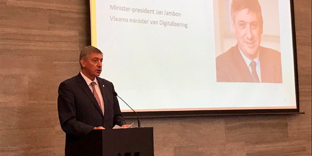 Op het topevent van #DigitalLeadersAcademy bracht minister-president <a href="/JanJambon/">Jan Jambon</a> zijn visie hoe de overheid als platform kan werken. Daarna ging hij in gesprek met topambtenaren wat digitale transformatie voor het Vlaanderen van morgen kan betekenen. #govtech #digitaal