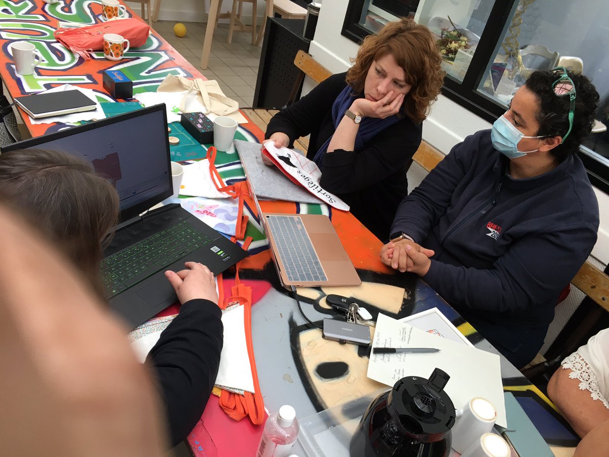 FabDuPonant's tweet photo. #papifab #broderie le rendez-vous formation médiation numérique des animateurs et animatrices de #Brest cc @ptitsdebsGO @atbrest @kerourien @Fababrest toute la doc disponible sur le wiki des Fabriques du Ponant https://t.co/zr5pXq7dBX https://t.co/qYcgtaLbdc