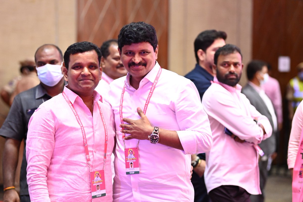 DrGadariBRS's tweet photo. హైదరాబాద్ హైటెక్స్ లో నిన్న జరిగిన 21వ తెలంగాణ రాష్ట్ర సమితి ఆవిర్భావ దినోత్సవంలో పాల్గొనడం జరిగింది.

#21YearsOfTRS #TRSPlenary 
#TRSFormationDay #JaiTelangana https://t.co/JqFLxStmqI
