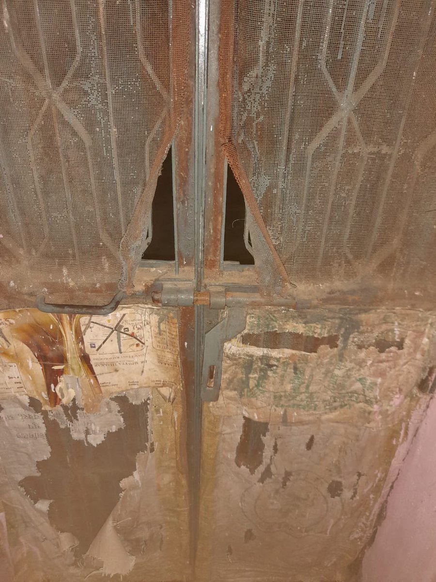 Nitya11599's tweet photo. @DRMJodhpurNWR 
@GMNWRailway 

मारवाड भीनमाल में रेलवे कॉलोनी में दिनांक 27/04/22 को रात में एक साथ चार रेल आवासों में चोरी हुई जिसमें कर्मचारी के मोबाइल एवं नकदी ले गए इसका मामला दर्ज नहीं हो रहा है RPF वं GRP कहती सिविल पुलिस का मामला है सिविल पुलिस करती है रेलवे का मामला है| https://t.co/DgK4GAcWuU