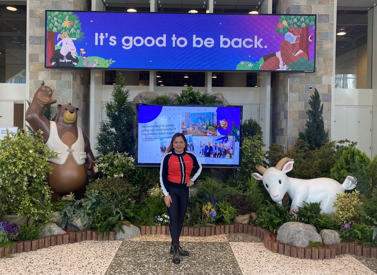 NaureenHameed's tweet photo. TrailblazerDX day 1 agenda is packed with exciting things. Ran in to Codey, Cloudy, Bobcat, Astro and Ruth. #TDX22 #Salesforce #salesforcedevelopers #trailblazerdx #salesforcearchitect #trailhead https://t.co/XInSZnikN1