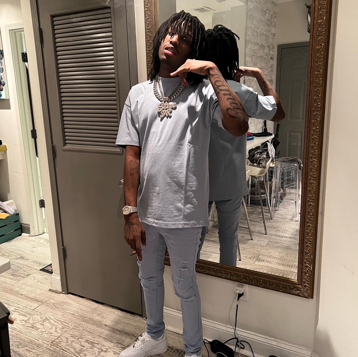 SteveDriveMemo's tweet photo. CALL UP MEMO HE DUMPING 6OO NAW  WE AINT CLICKED HI TF IS HE CUMN😑 #STEVEDRIVE #SIXO https://t.co/7h6EQ41gWp