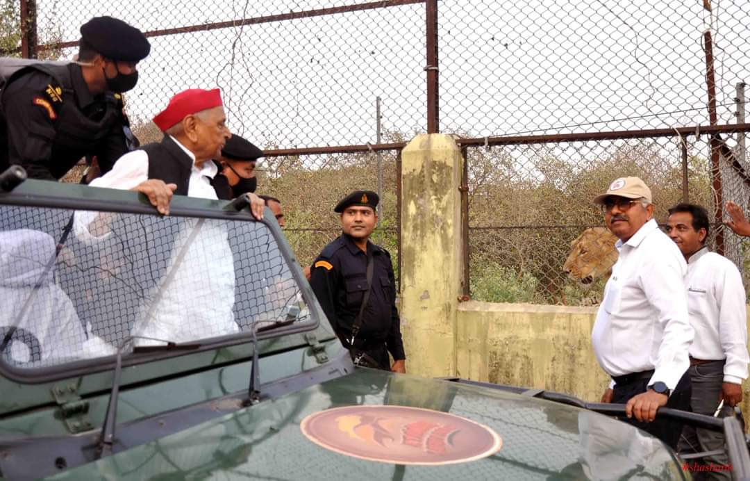 yadavakhilesh's tweet photo. इटावा सफ़ारी में, जंगल की तरफ़ से बफ़र जोन में घुस आए तेंदुए के कारण हिरणों की मौत को गंभीरता से लेकर, सरकार को तुरंत तेंदुआ पकड़ने की सार्थक योजना बनानी चाहिए।

सफ़ारी प्रशासन को मुस्तैदी के साथ हर संभव प्रयास कर, भविष्य में ऐसी घुसपैठ को नाकाम करने का पुख़्ता इंतजाम करना चाहिए। https://t.co/4im3v0wVMT