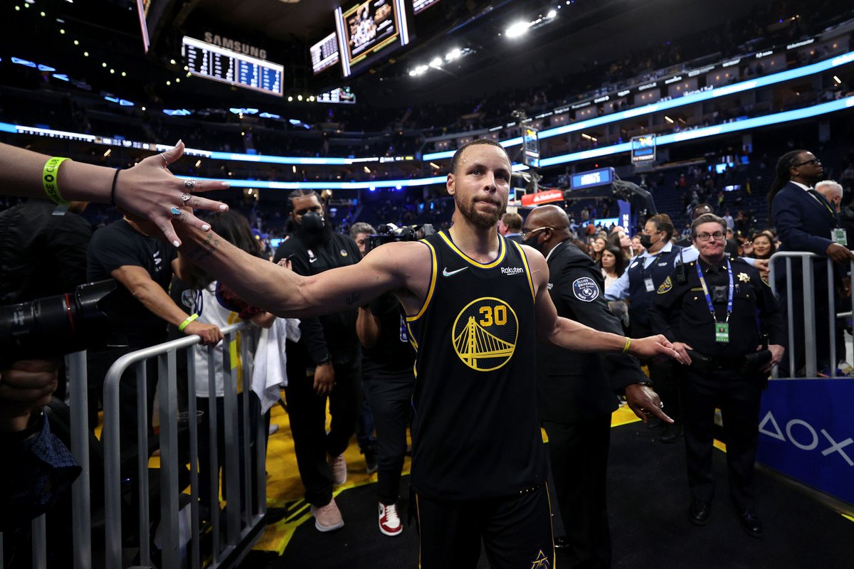NBAHQ_'s tweet photo. Stephen Curry &amp; Denver Nuggets Vs Golden State Warriors 

#GoldBlooded #NBAPlayoffs2022 https://t.co/beE9qcMOhE